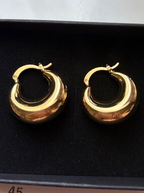 Polished Gold Curved Hoop Earrings - Women Jewelry